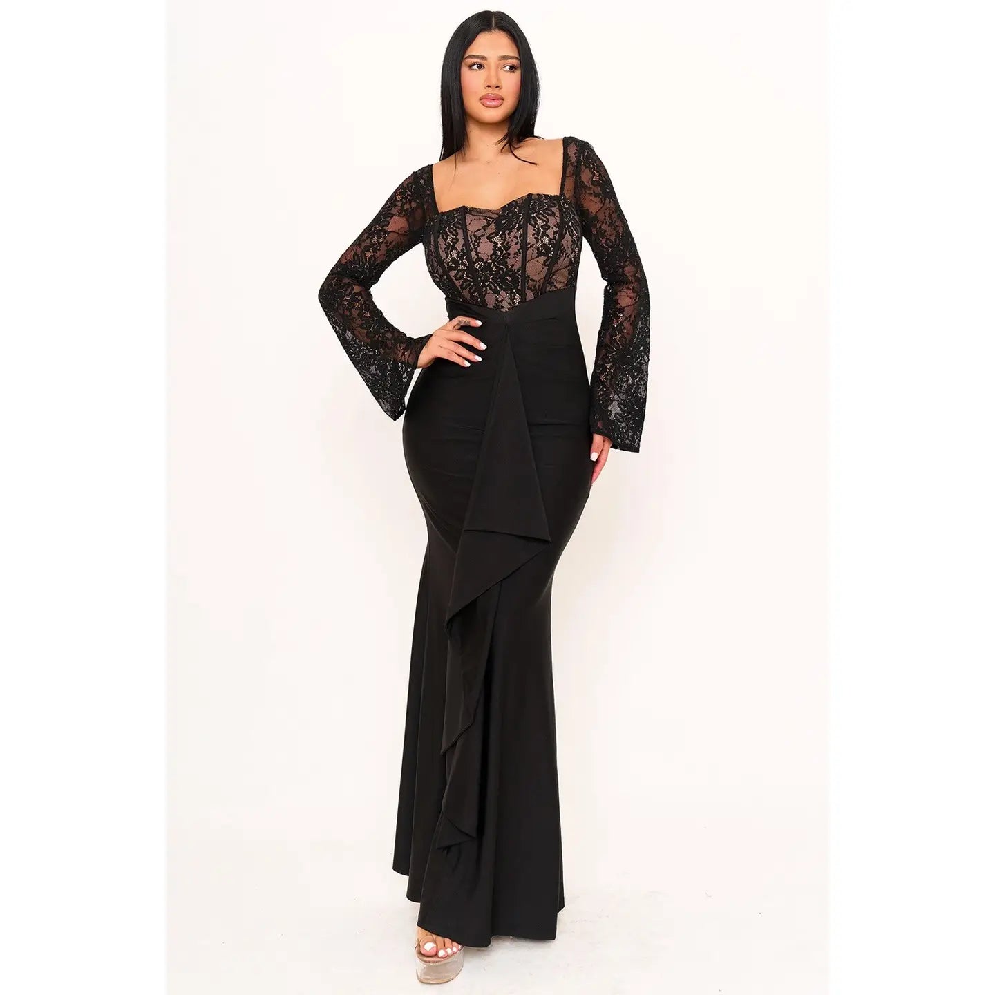 VESTIDO MAXI DE RENDA COM DECOTE 'KEYHOLE' EM PRETO