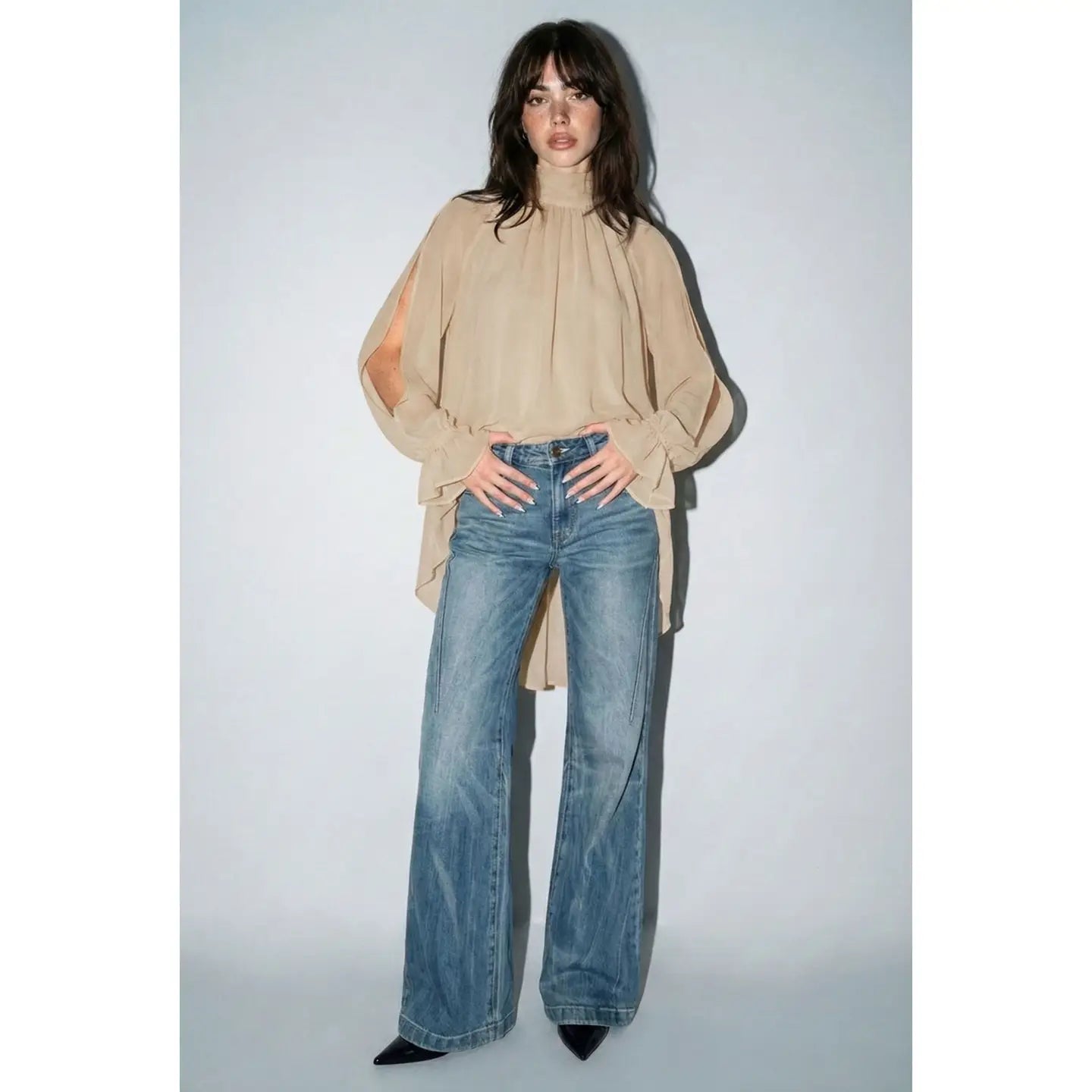 Top Chiffon com Ombros à Mostra e Bainha Irregular